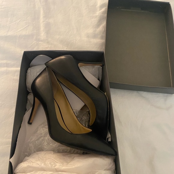 Ann Taylor Mila Leather Pumps - Picture 9 of 10